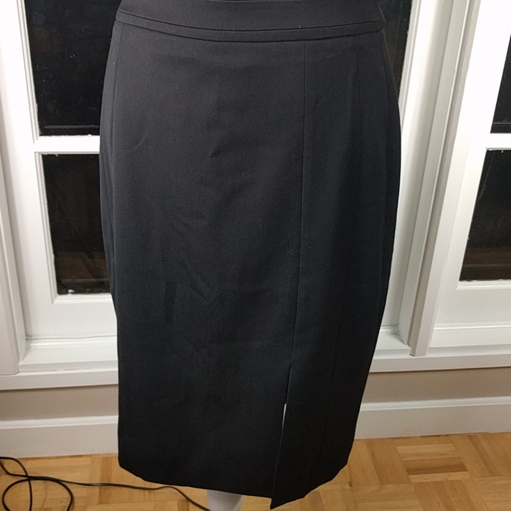Beautiful WHBM black pencil skirt